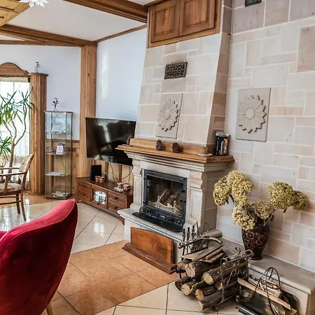 Jaworowy Stok Z Widokiem Na Gory I Ogrodem