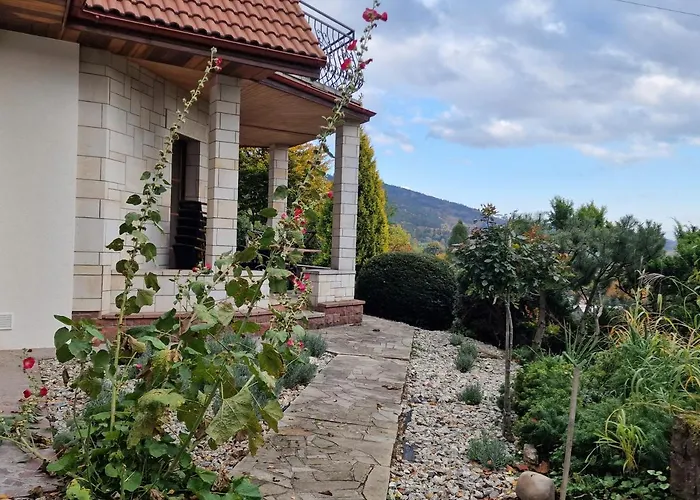 Jaworowy Stok Z Widokiem Na Gory I Ogrodem