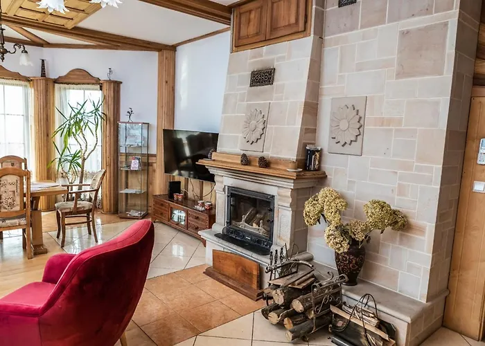 Jaworowy Stok Z Widokiem Na Gory I Ogrodem